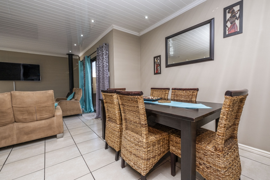 3 Bedroom Property for Sale in Jakarandas Western Cape